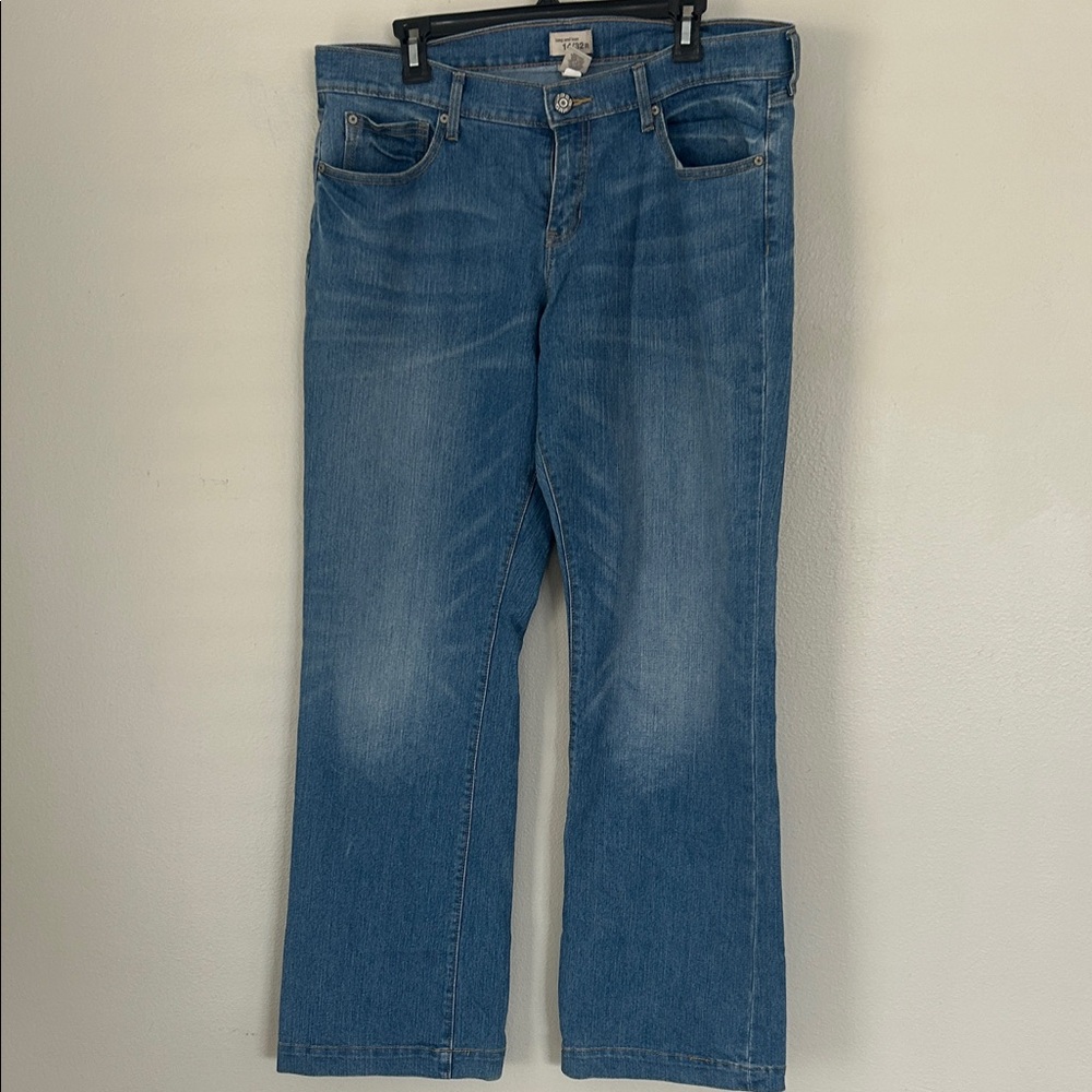 GAP Women's Straight Leg Jeans in Medium Wash Long and lean size 14/32R